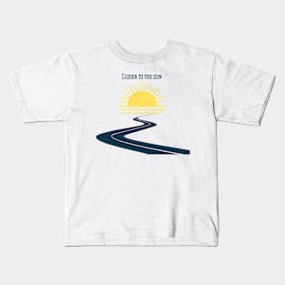 Closer to the sun Kids T-Shirt